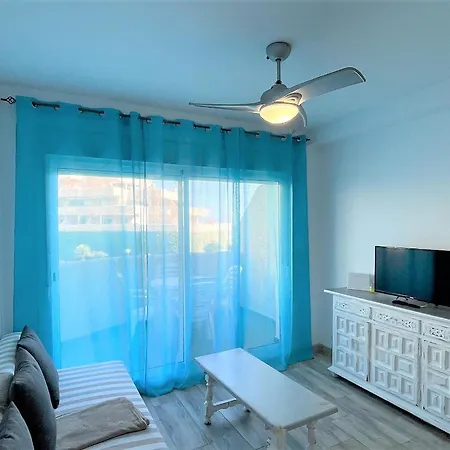 Appartement With Sea Views In Benalbeach *