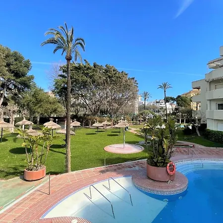 Apartment With Sea Views In Benalbeach *