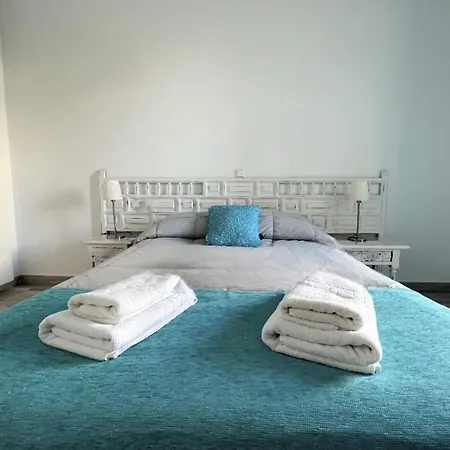 Appartement With Sea Views In Benalbeach *