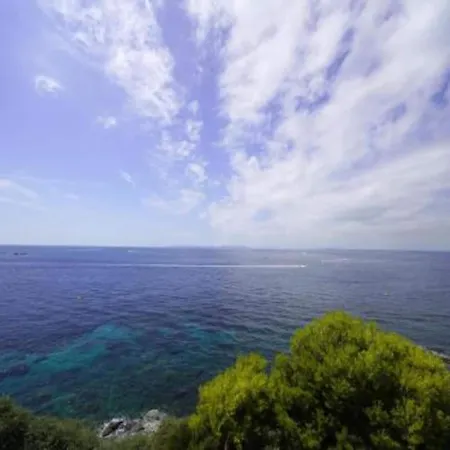 Apartment With Sea Views In Benalbeach